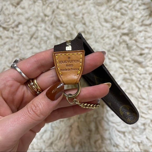 Louis Vuitton Monogram Bucket Pouch 23 - Picture 8 of 12